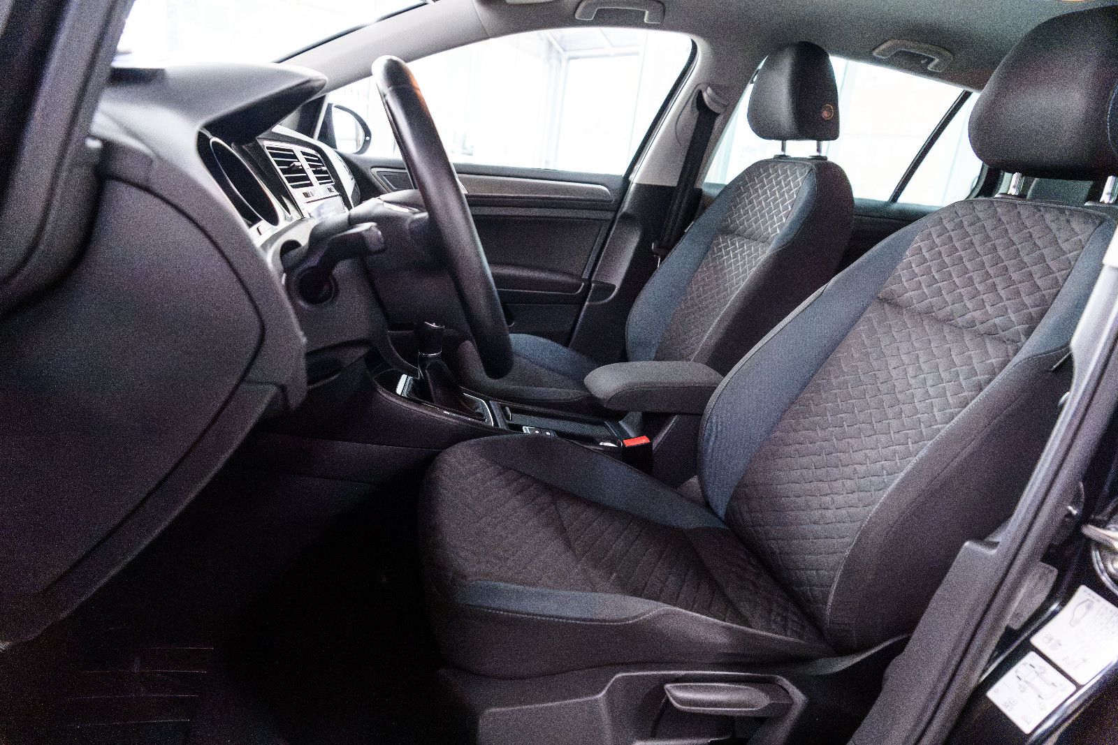 Fahrzeugabbildung Volkswagen Golf VII IQ.DRIVE +SHZ +ACC +NAVI