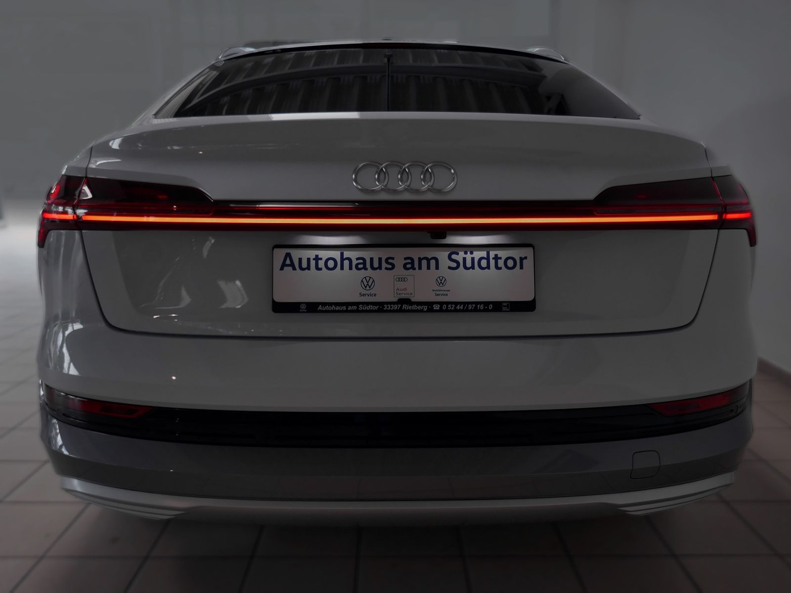 Fahrzeugabbildung Audi e-tron Sportback advanced 55 quattro | LED AHK