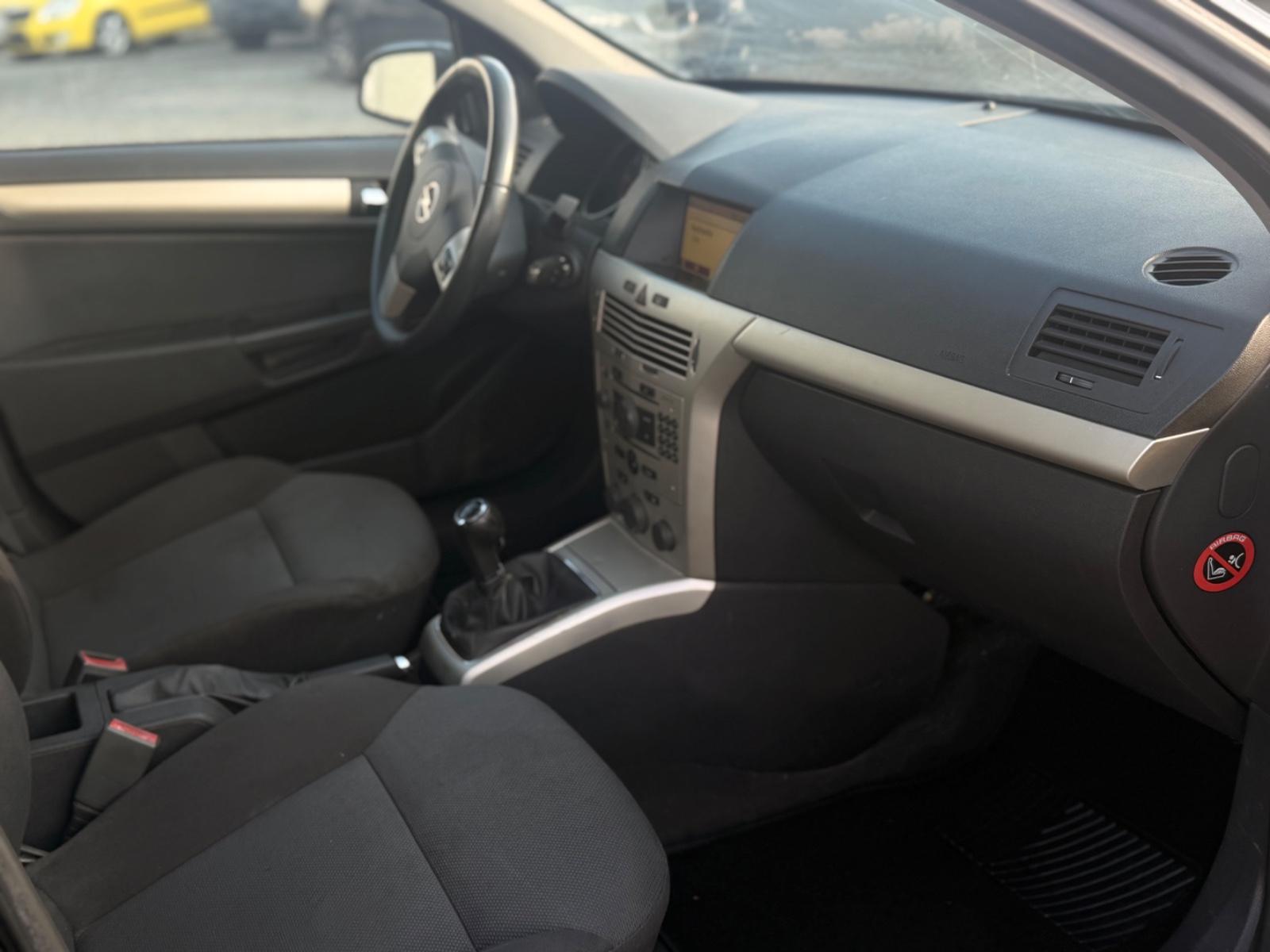 Opel Astra 2007 — photo 18