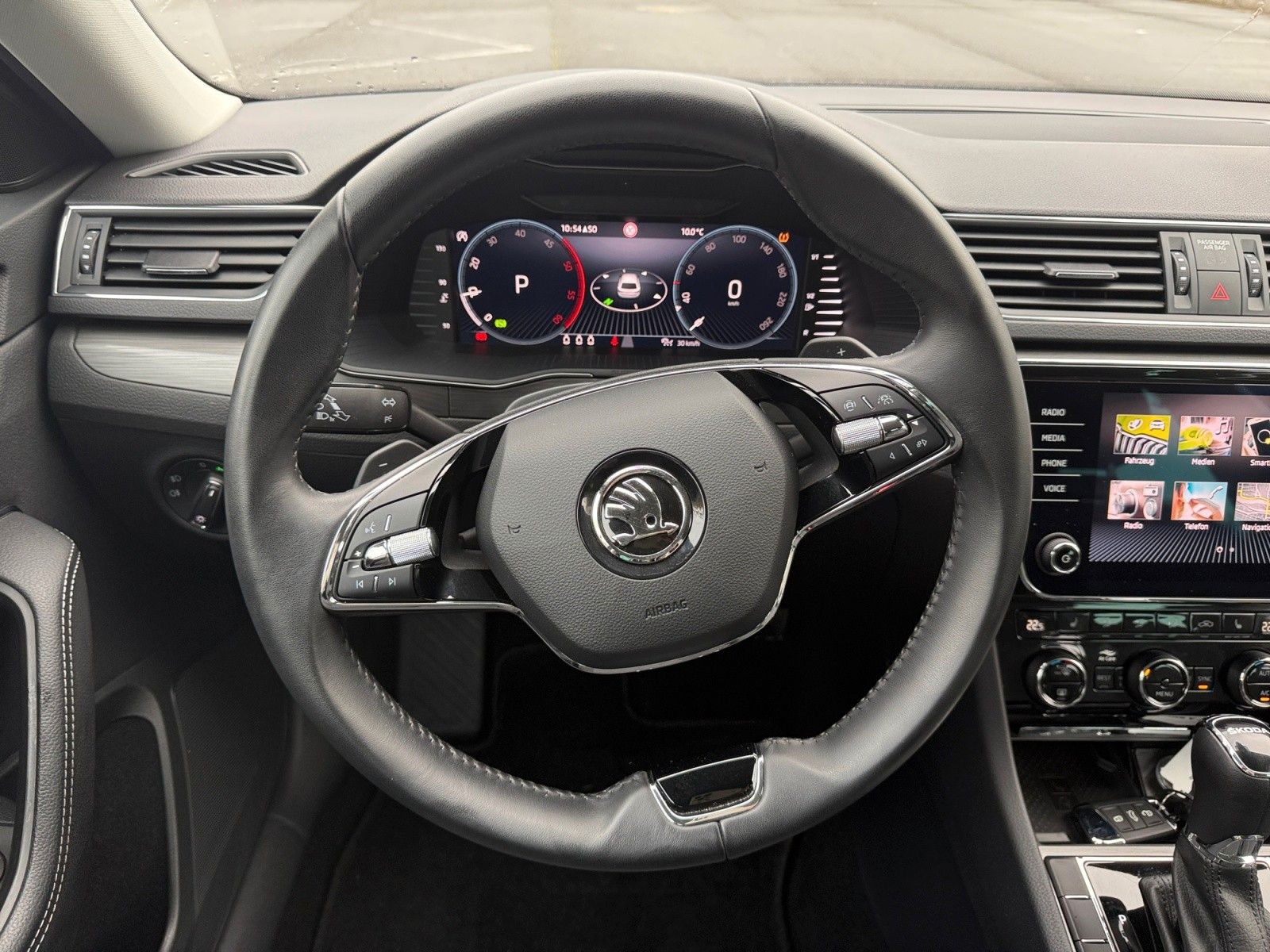 Superb Combi 2,0 TDI DSG Style Matrix Kamera ACC