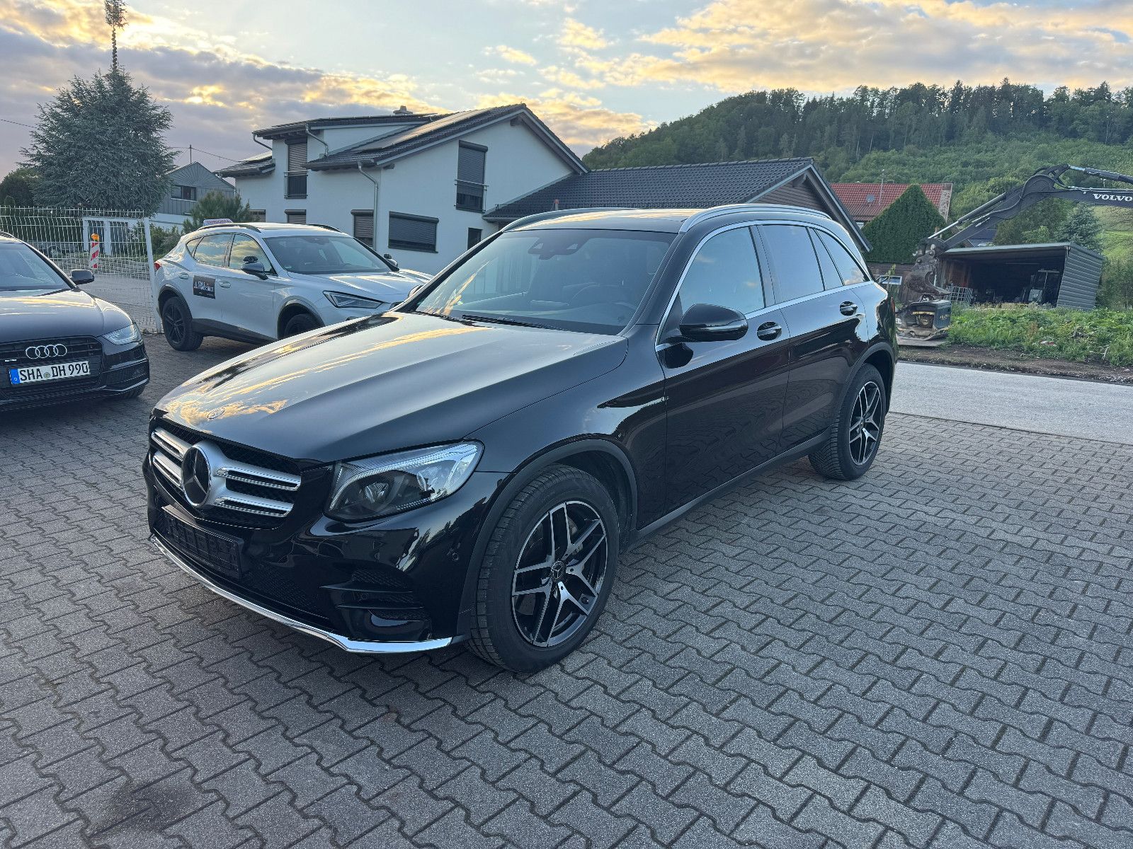 MERCEDES-BENZ GLC 250 d 4Matic AMG-Line PANO AHK LED LEDER