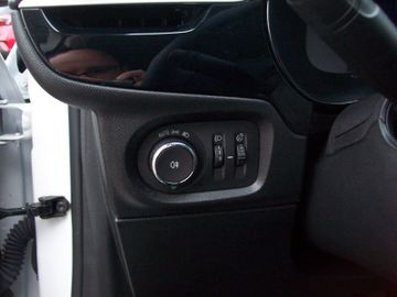 Bild 11 Opel Corsa F 1.2T Elegance LED PDC SHZ Navi-App