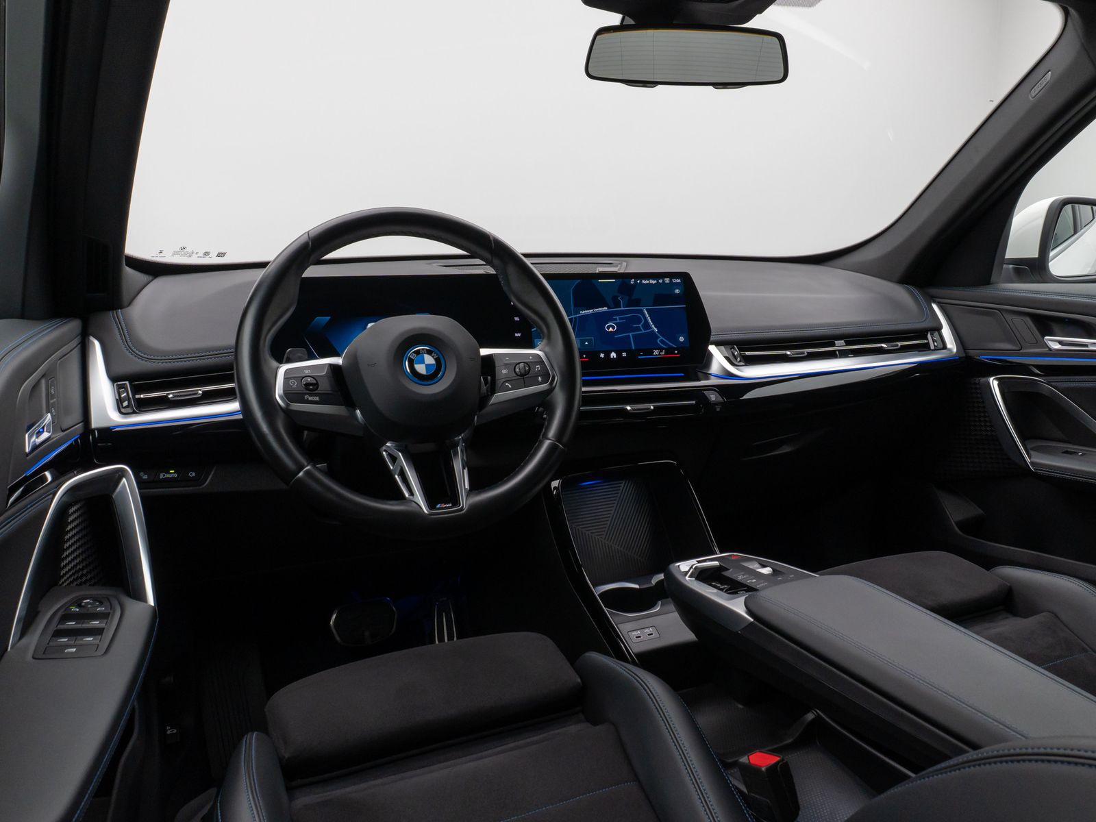 Fahrzeugabbildung BMW iX1 xD30  M Sport Kamera DAB Fernlichtassist AHK