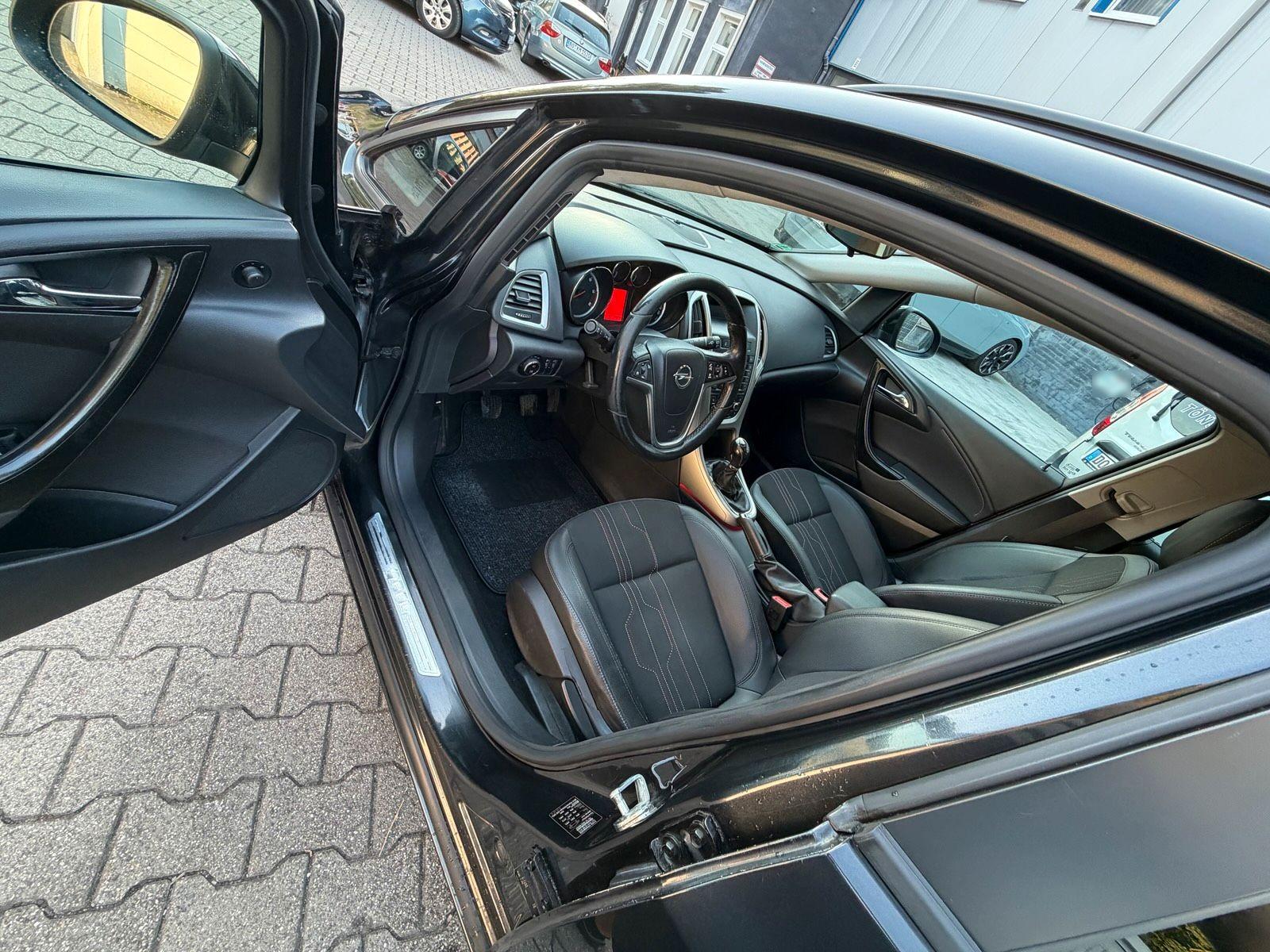 Opel Astra 2012 — photo 15