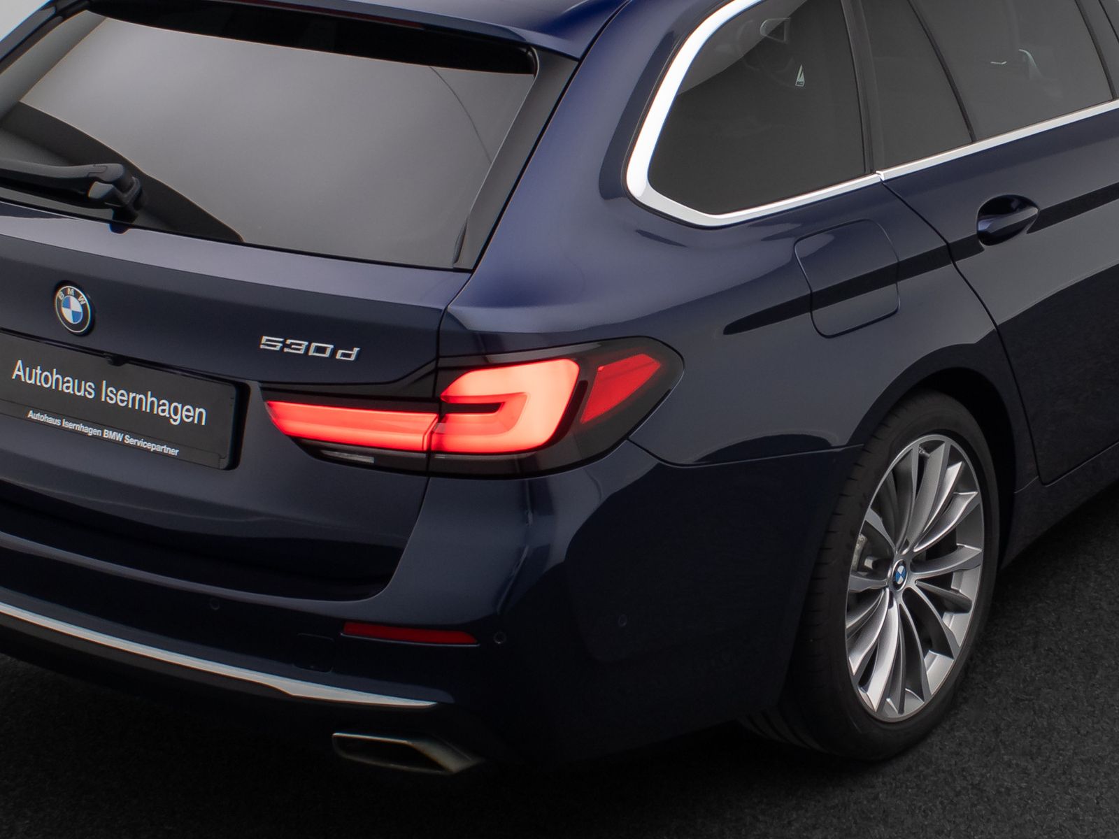 Fahrzeugabbildung BMW 530d xD Luxury Line ACC H/K AHK Panorama HUD 19"