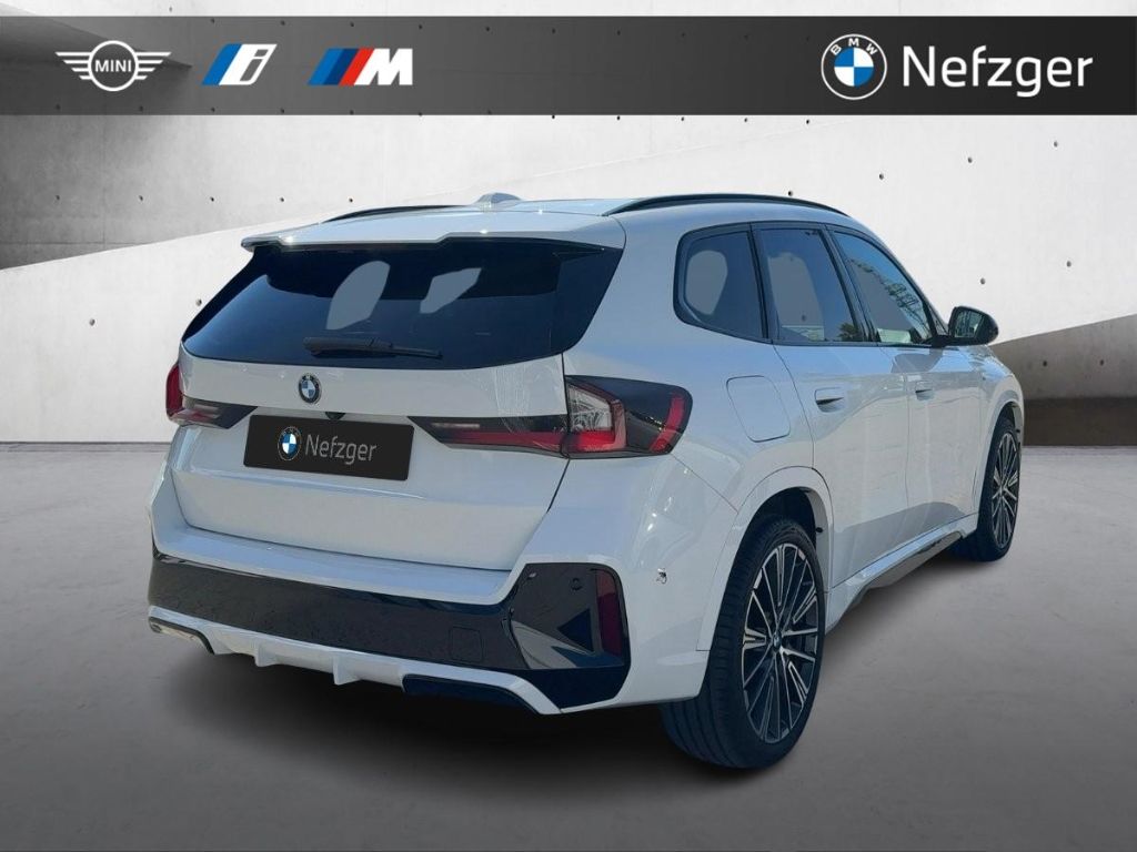 BMW X1 xDrive23i Head-Up M Sport Panorama Driving As foto 4