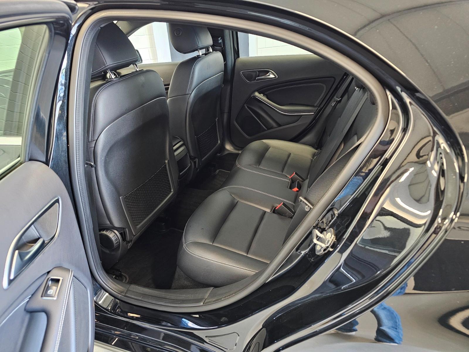 Mercedes-Benz A 250 Urban 4Matic +ACC/LED/Navi/Leder/Klima