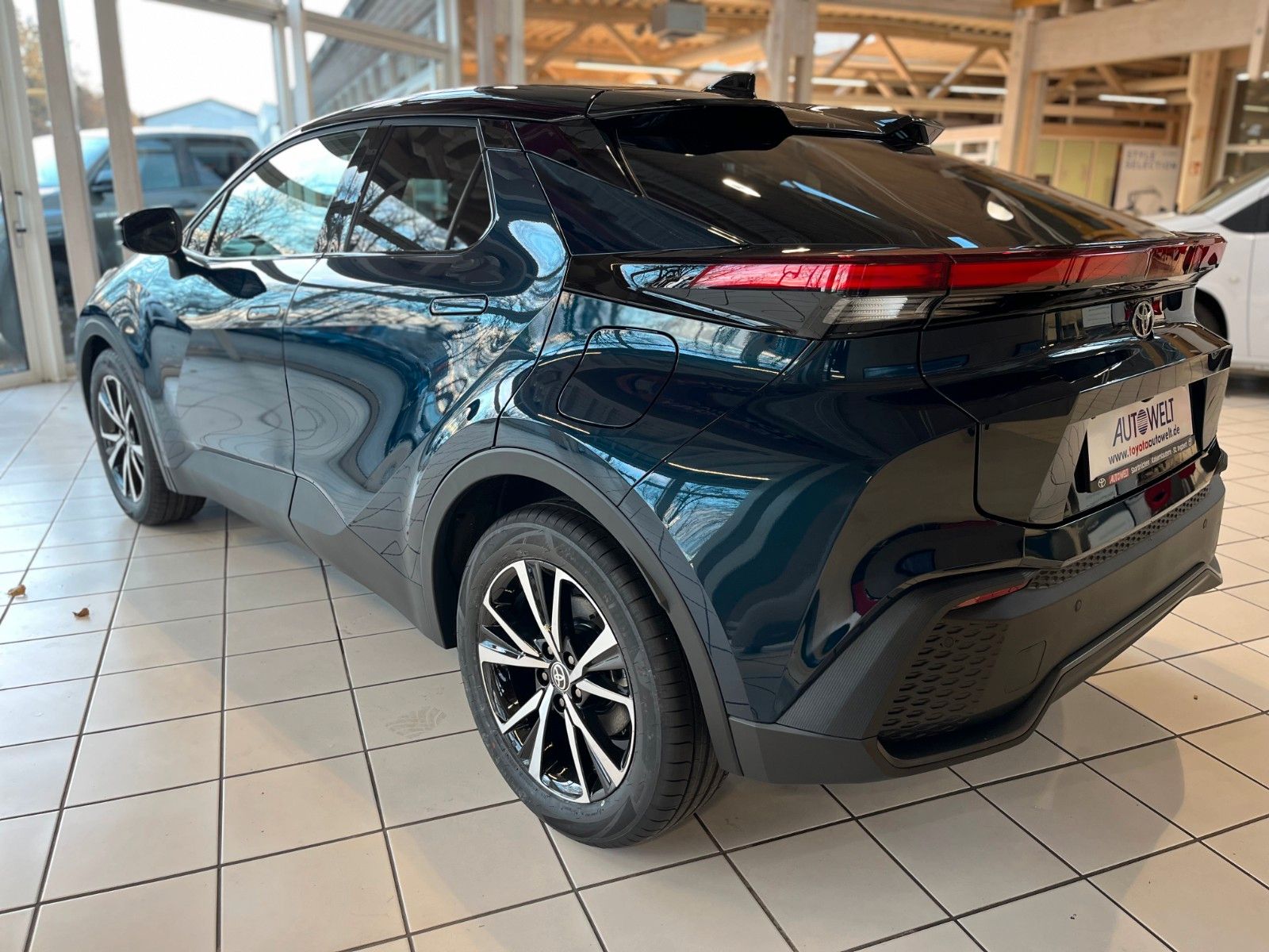 Fahrzeugabbildung Toyota C-HR Hybrid FWD Teamplayer / Technik-Paket