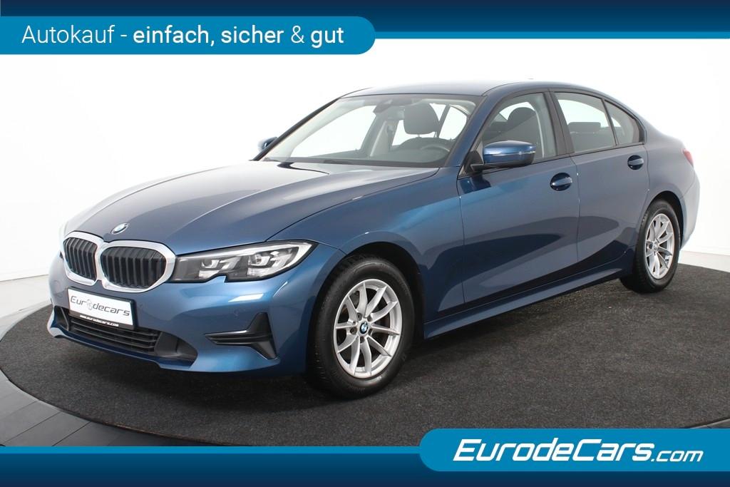 BMW 320i A Limosine *1.Hand*Navi*Park ass.*Carplay*