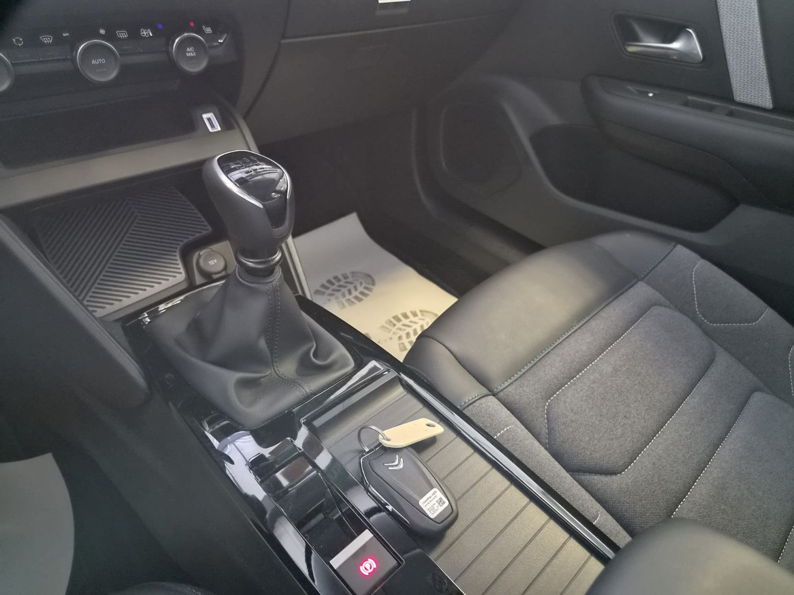 Fahrzeugabbildung Citroën C4 Lim. Plus / LED / NAVI / KAMERA / Sitzhz.
