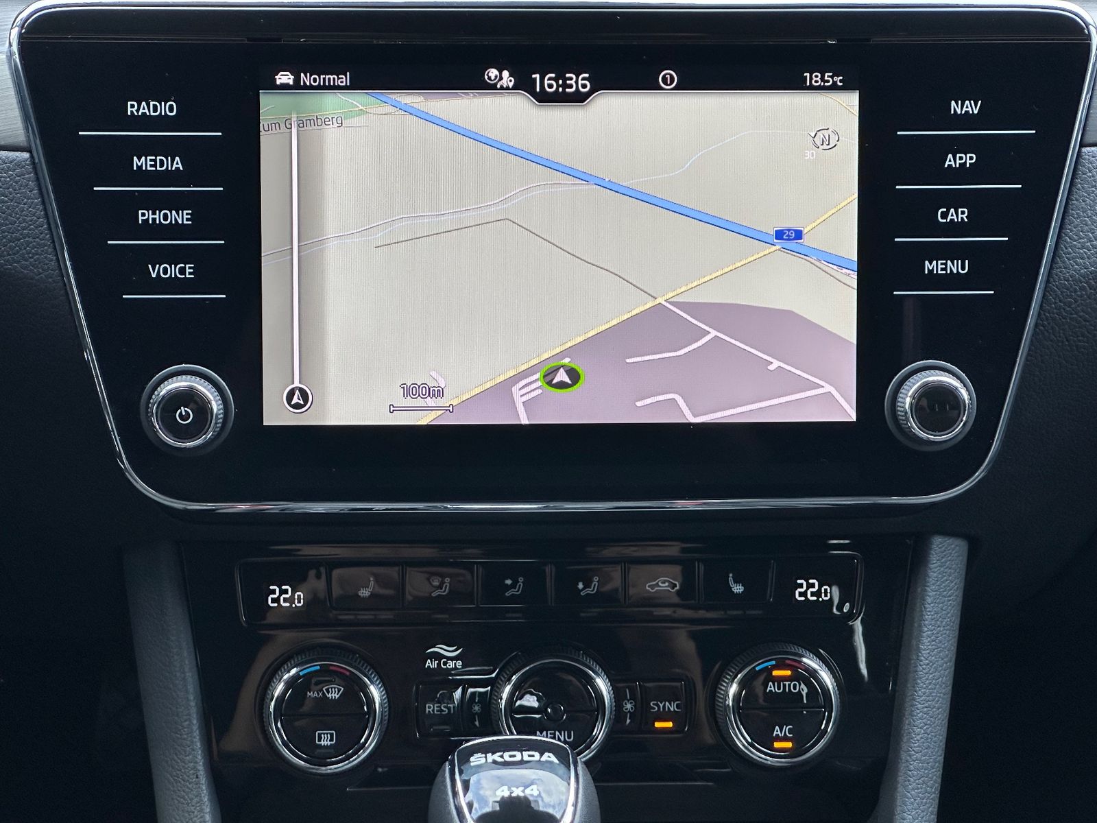 Fahrzeugabbildung SKODA Superb Combi 2.0 TDI DSG 4x4 Style NAV+LED+AHK