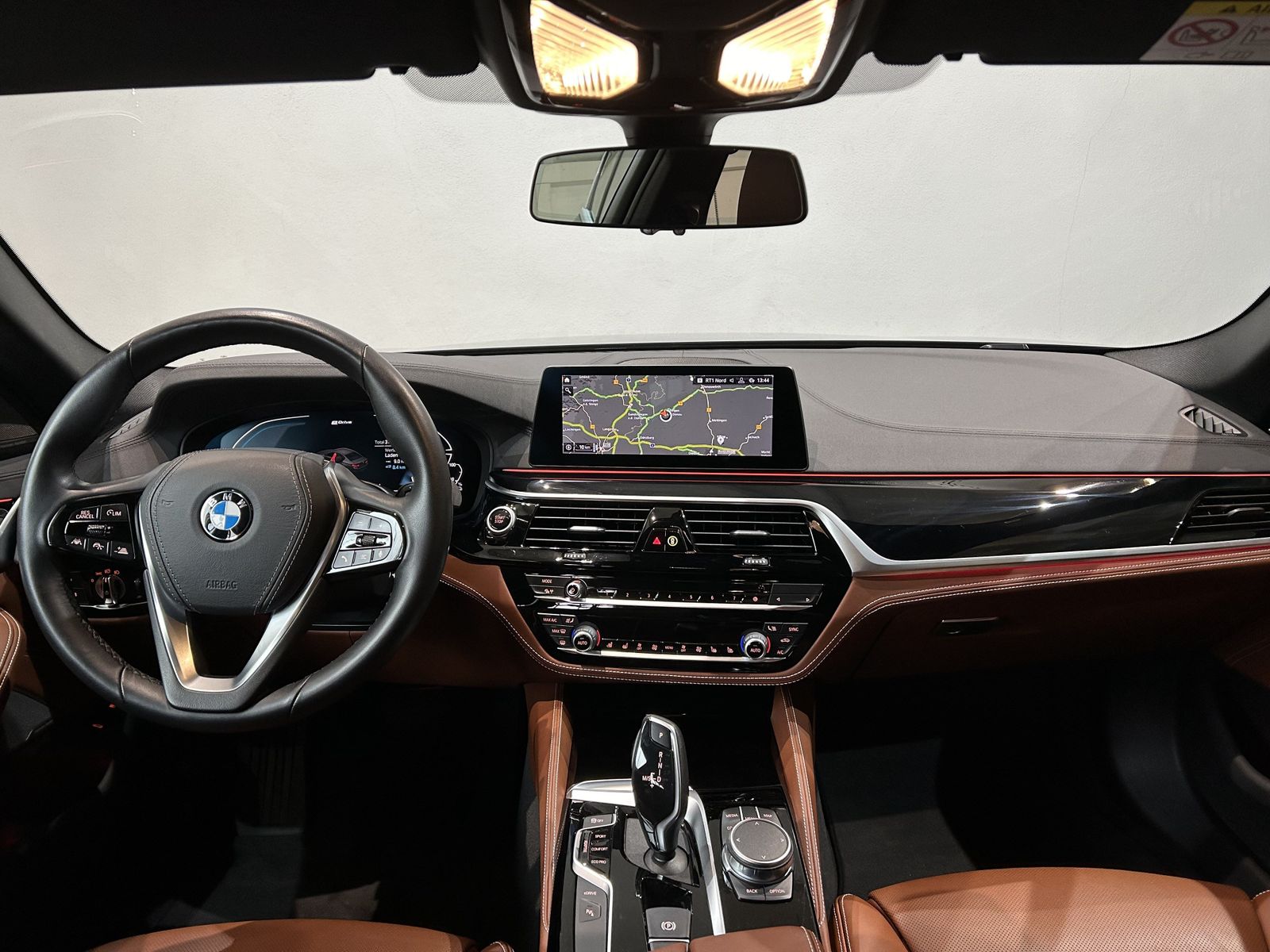 Fahrzeugabbildung BMW 530e xDrive iPerformance Limousine harman kardon