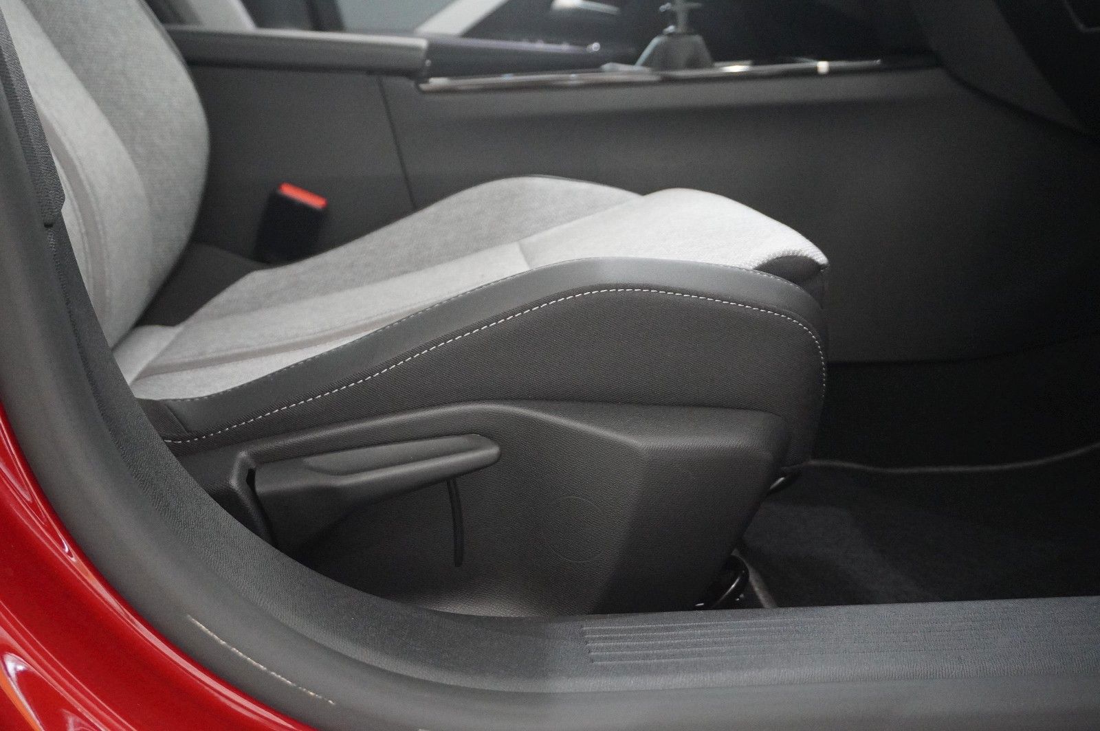 Fahrzeugabbildung Opel Astra L Lim. 1.2T ELEGANCE NAVI/LED/KAMERA/DAB+