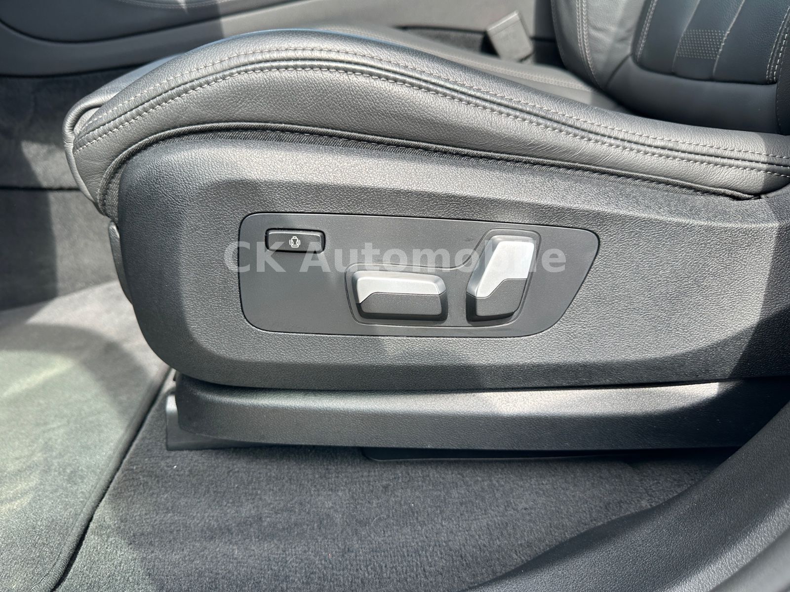 Fahrzeugabbildung BMW X5 xDrive45e M-Sport/Laser/Pano/Head-Up/360°/AHK