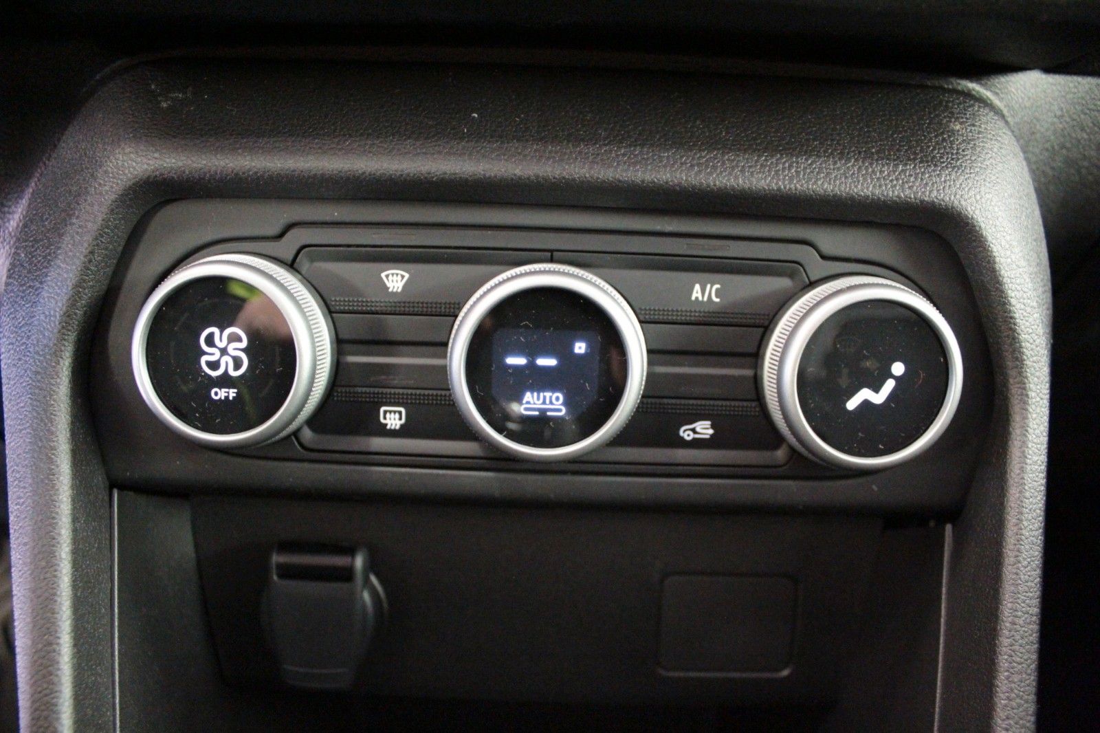 Fahrzeugabbildung Dacia Sandero Journey+ ECO-G 100 *Navi*Sitzhz*LPG