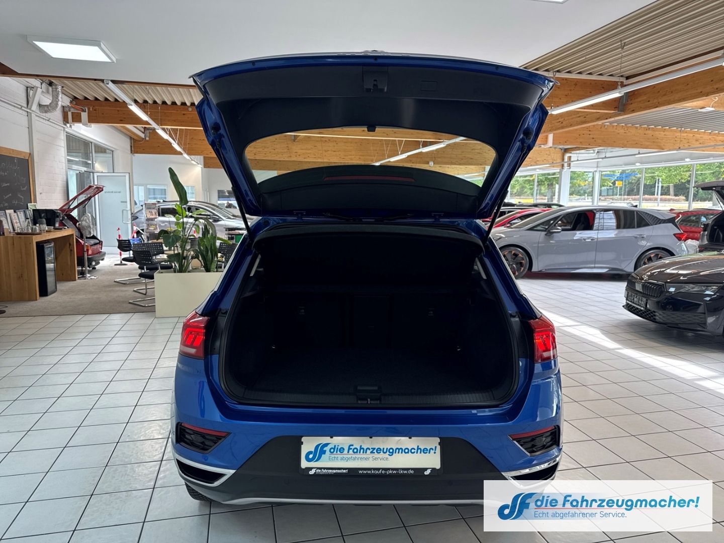 Fahrzeugabbildung Volkswagen T-Roc Style Mehrzonenklima Ambientebeleuchtung S