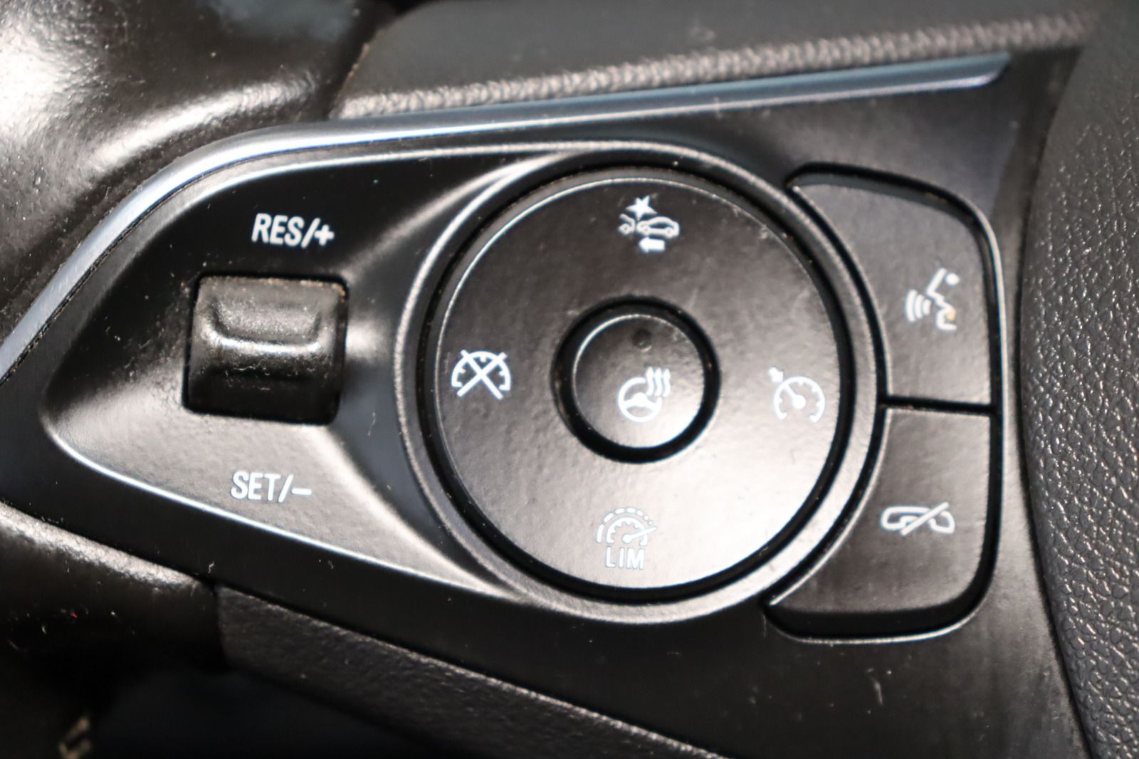 Fahrzeugabbildung Opel Insignia Grand Sport 4x4 * AHK