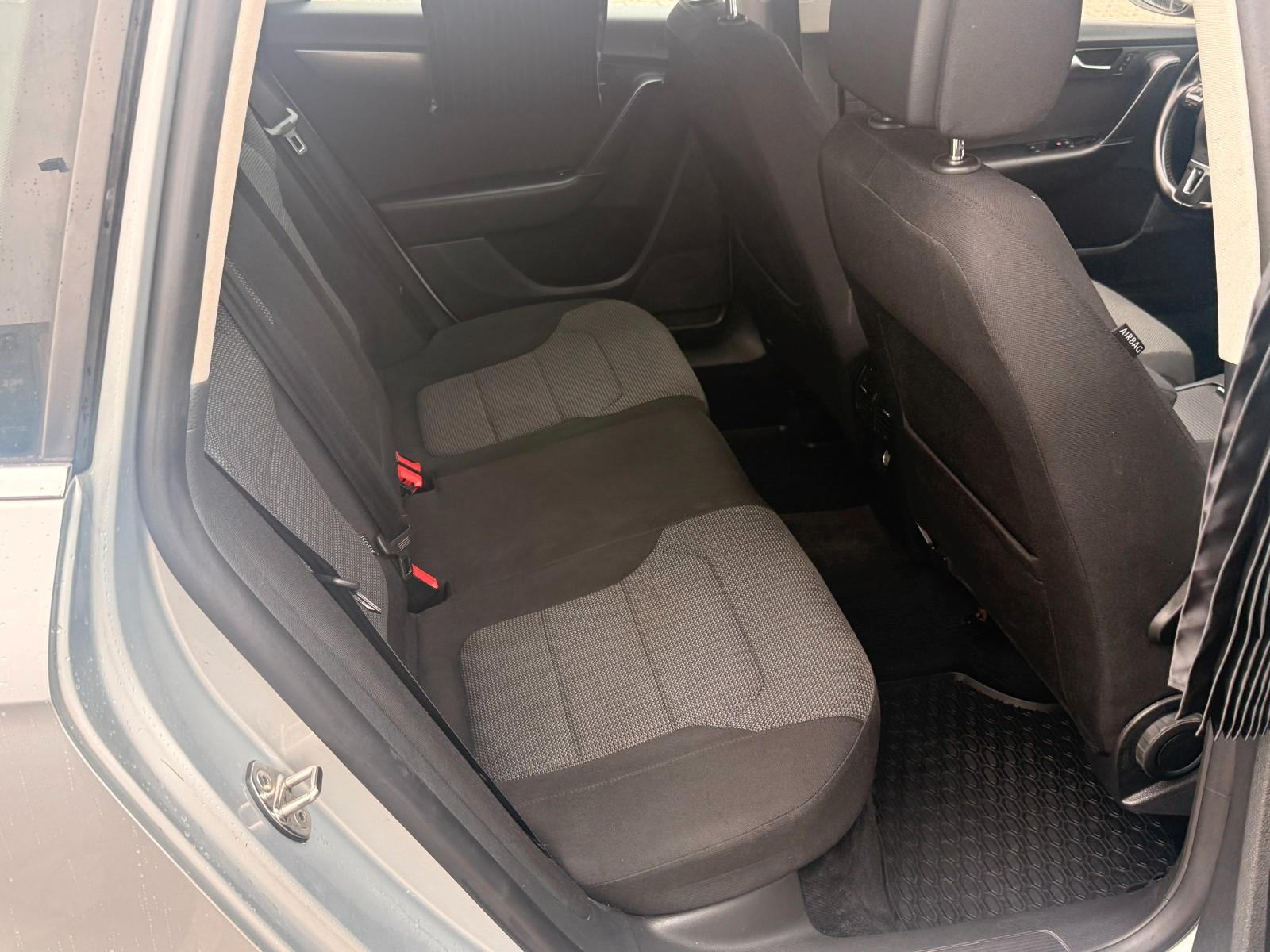 Volkswagen Passat 2012 — photo 38