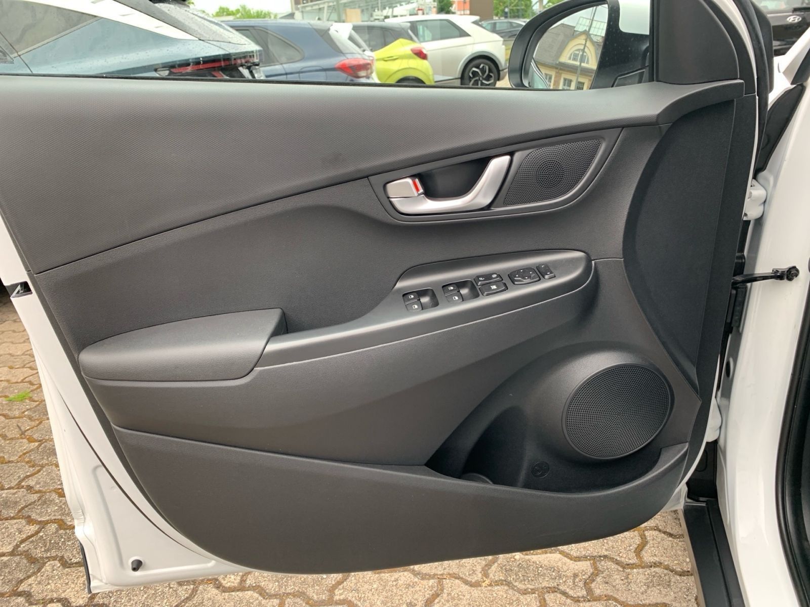 Fahrzeugabbildung Hyundai KONA Select Elektro 11 kW OBC Sitzheizung