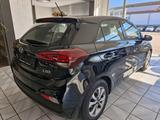 Hyundai i20 1.0 T-GDI *Automatik*RFK*CarPlay*SHZ*LHZ*Tem - Hyundai i20: Schwarz
