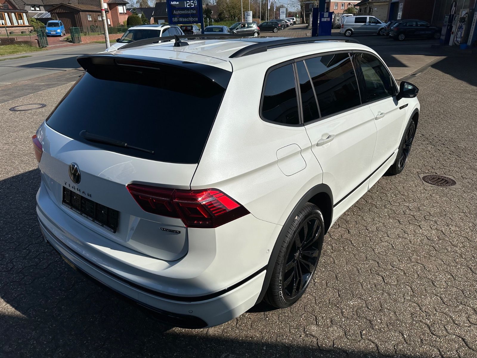 Fahrzeugabbildung Volkswagen Tiguan Allspace 2.0 TDI 4M R-Line Pano/AHK/7-Sit