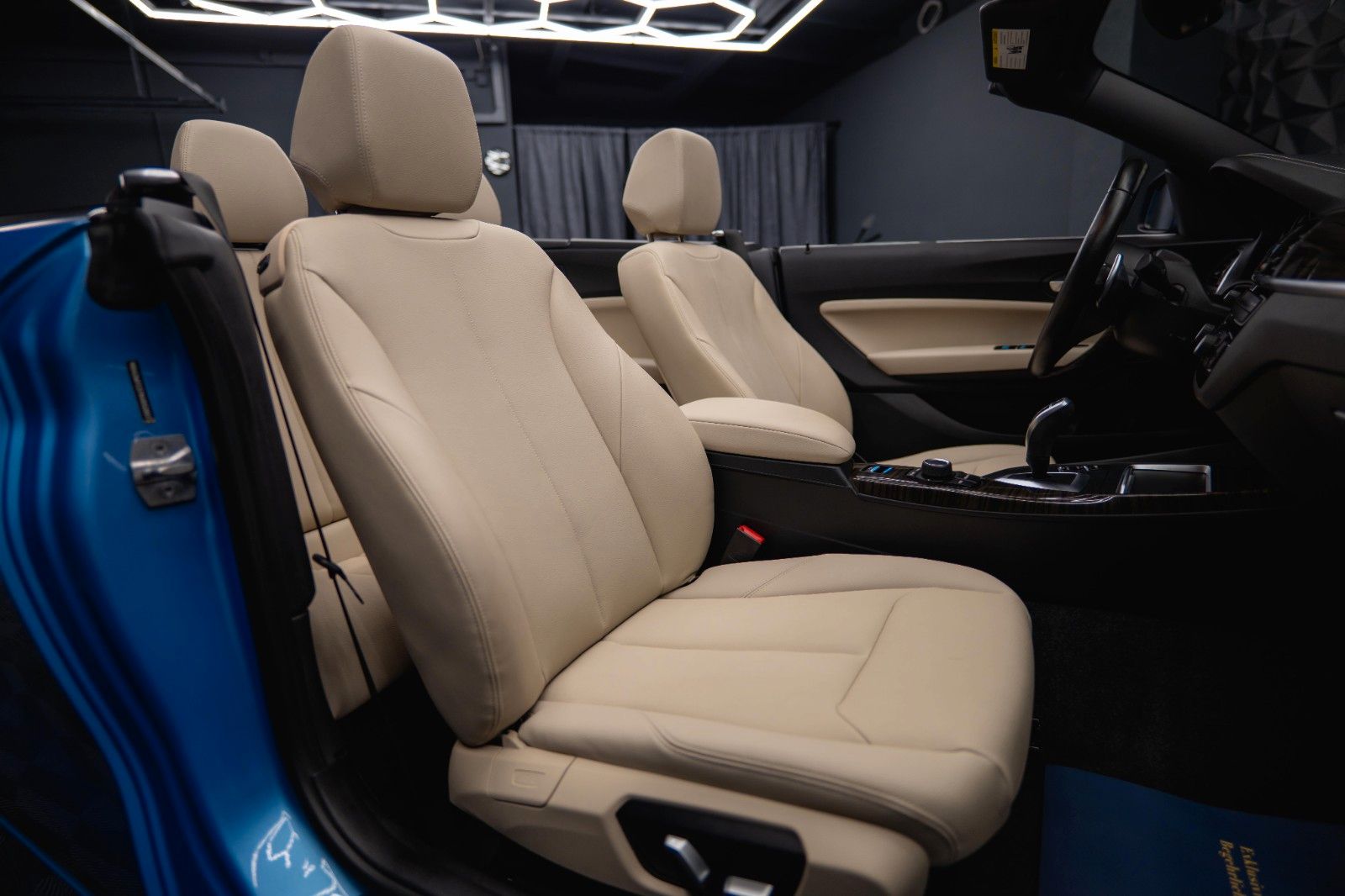 Fahrzeugabbildung BMW 230i Cabrio M-Sport Performance Shadow Line LED