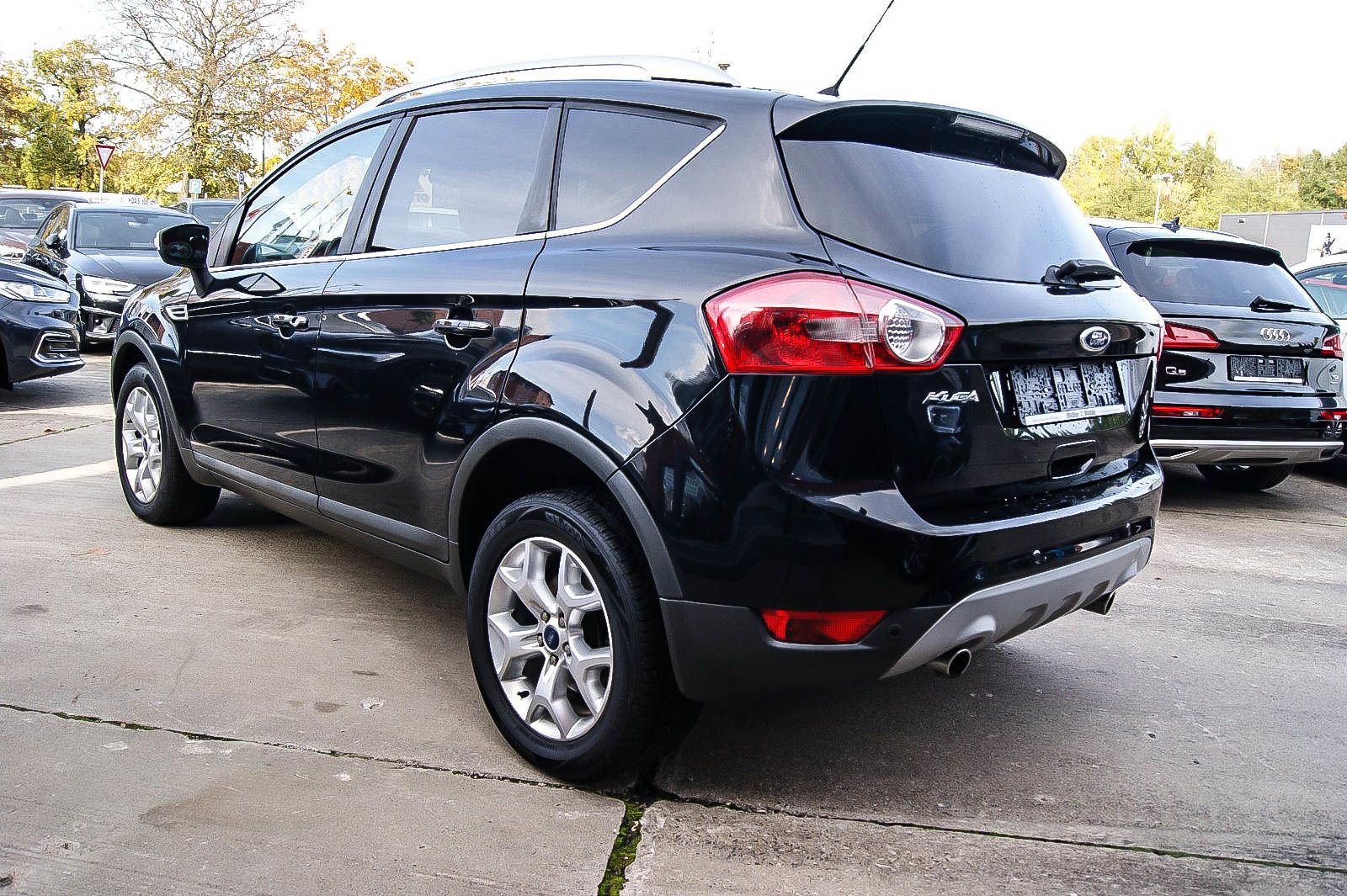 Fahrzeugabbildung Ford Kuga 2.0 Champions Edition 4x4 KLIMA SIHZG PDC