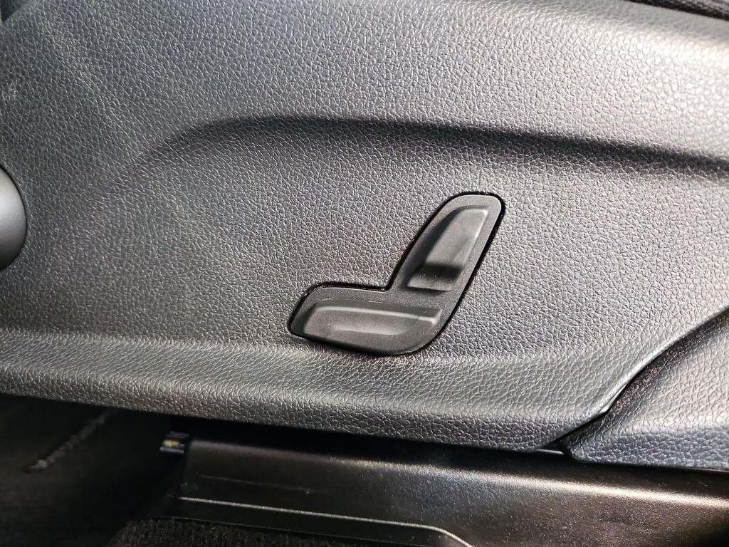 Fahrzeugabbildung Mercedes-Benz GLC 200 4M AHK Pano Navi LED SHZ Ambie. SpurH.