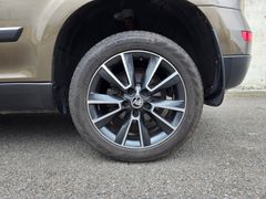 SKODA Yeti Adventure 4x4 2.0TDI 150PS AHK Xenon Mwst.