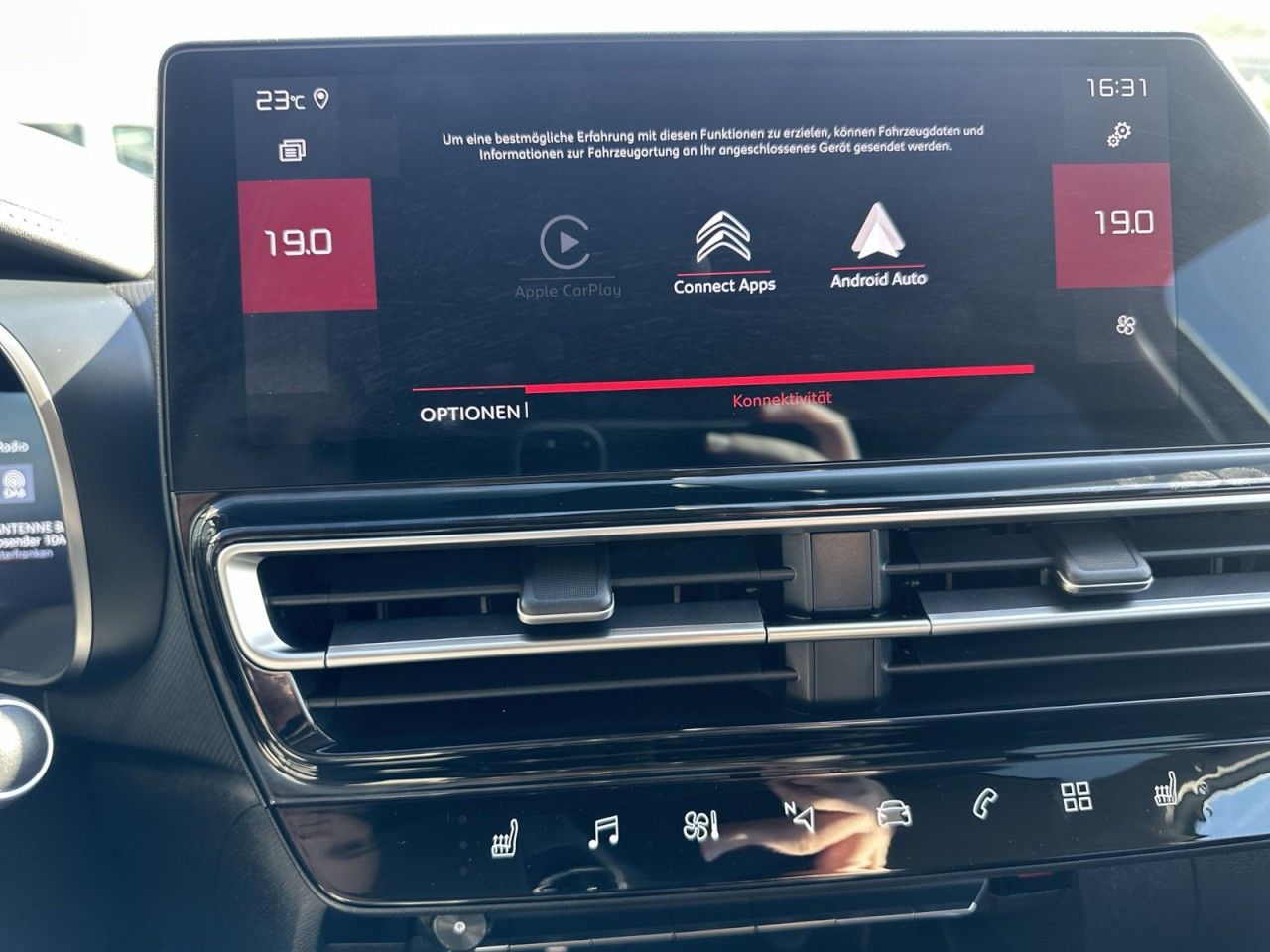 Fahrzeugabbildung Citroën C5 Aircross BlueHDi 130 S&S EAT8 Max - mit KI generiert/bearbeitet