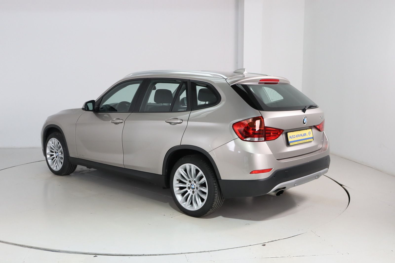 Fahrzeugabbildung BMW X1 18i * X-Line * Xenon * Sitzhzg.