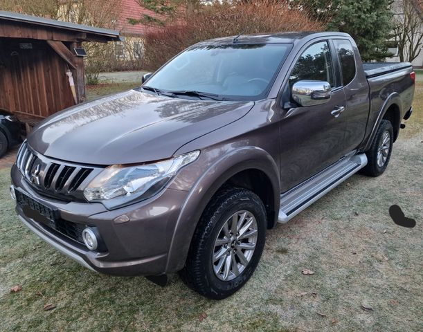 Mitsubishi L200 2.4 DI-D Plus Club Cab