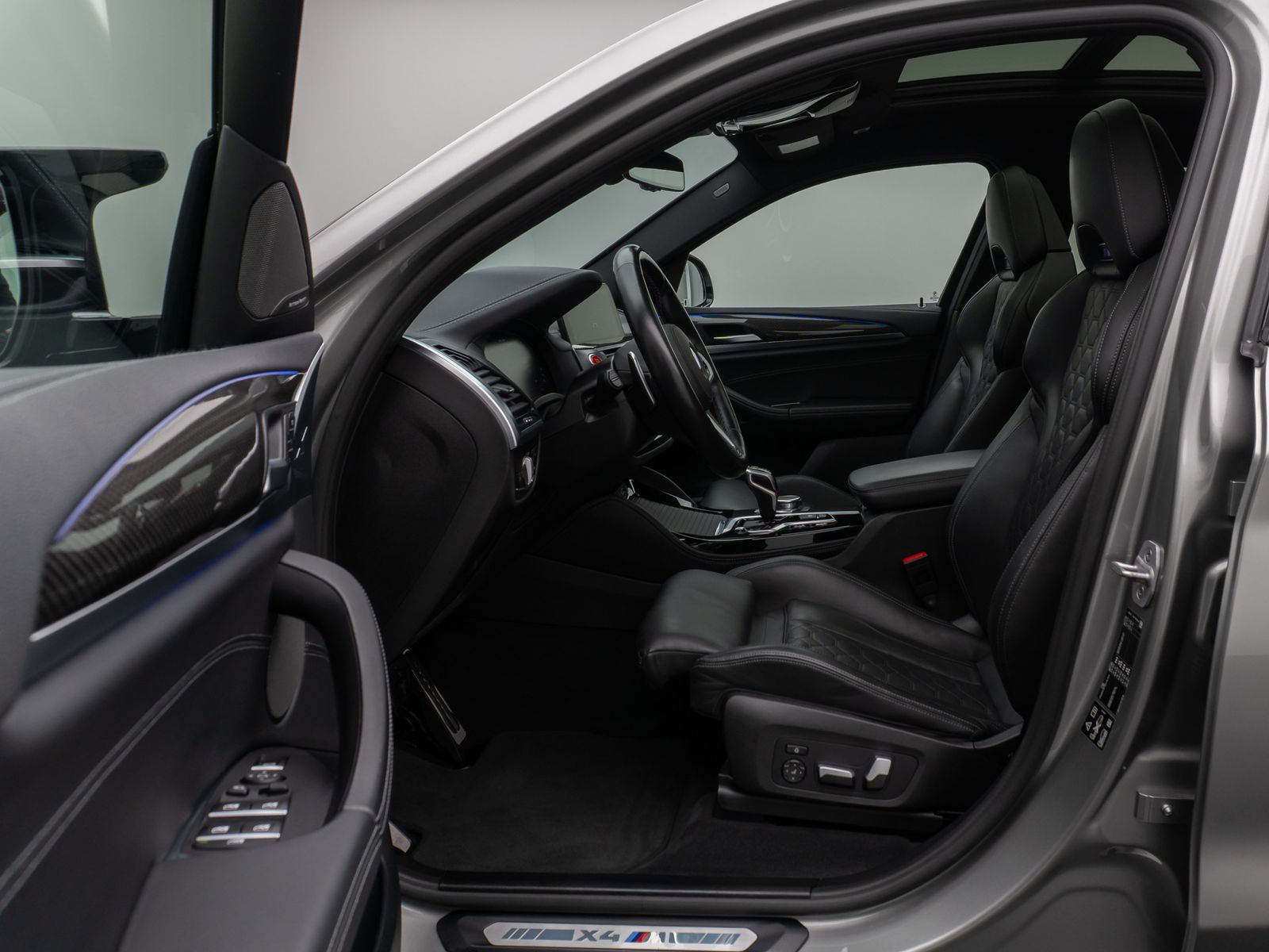 Fahrzeugabbildung BMW X4 M Panorama 360°HUD H/K TV DispKey