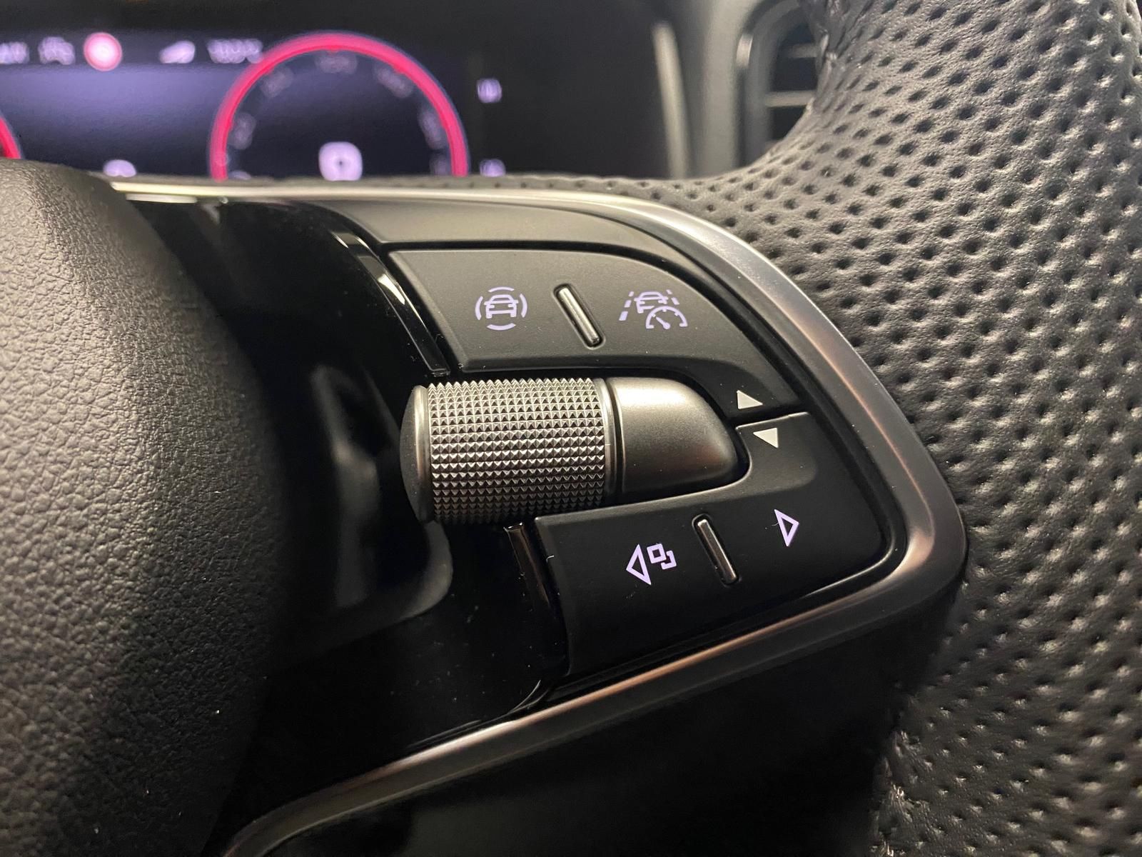 Fahrzeugabbildung SKODA Karoq 1.5 ACT SPORTLINE+5J GA+MATRIX+ACC+360+AHK