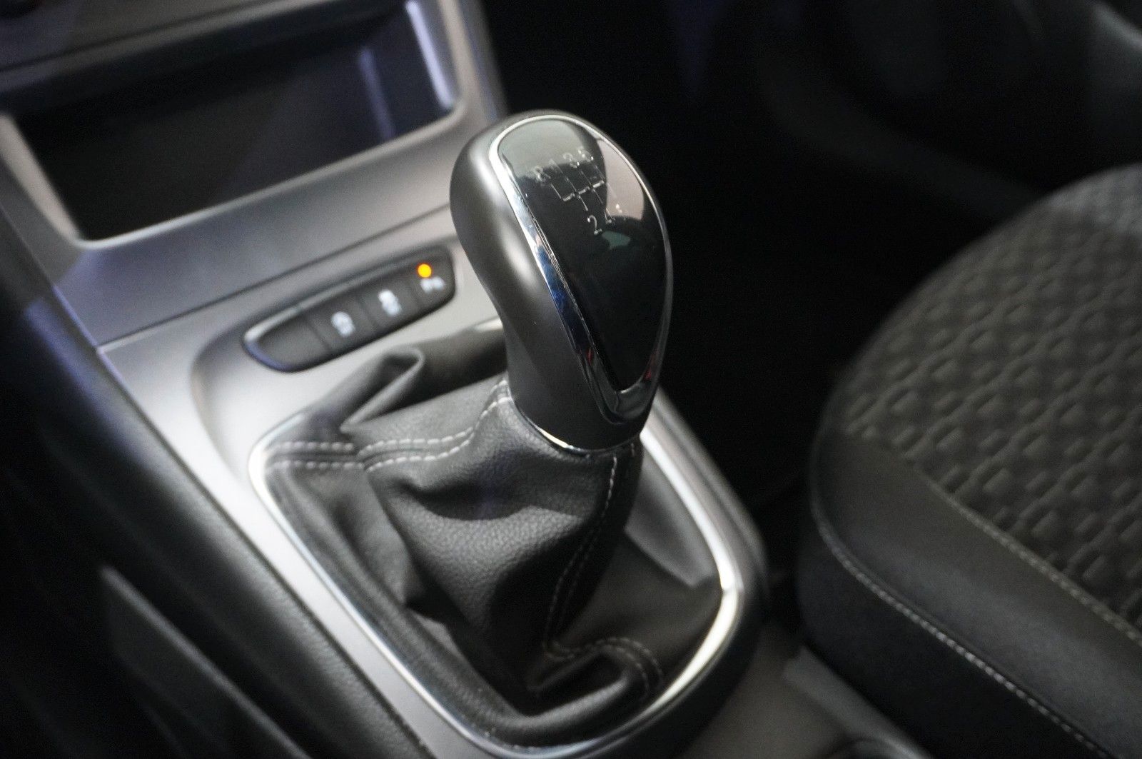 Fahrzeugabbildung Opel Astra K ST 1.2T EDITION NAVI/LED/KAMERA/SHZ/DAB+