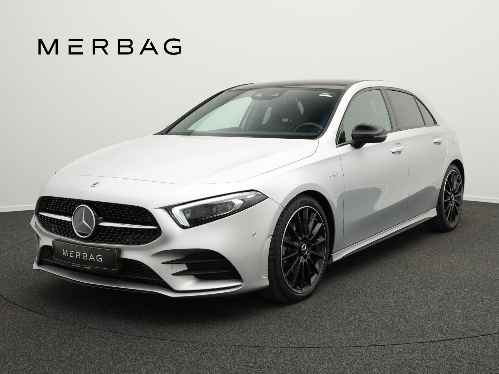 MERCEDES-BENZ A 200 AMG-Line Pano+Multi+19"+Ambi