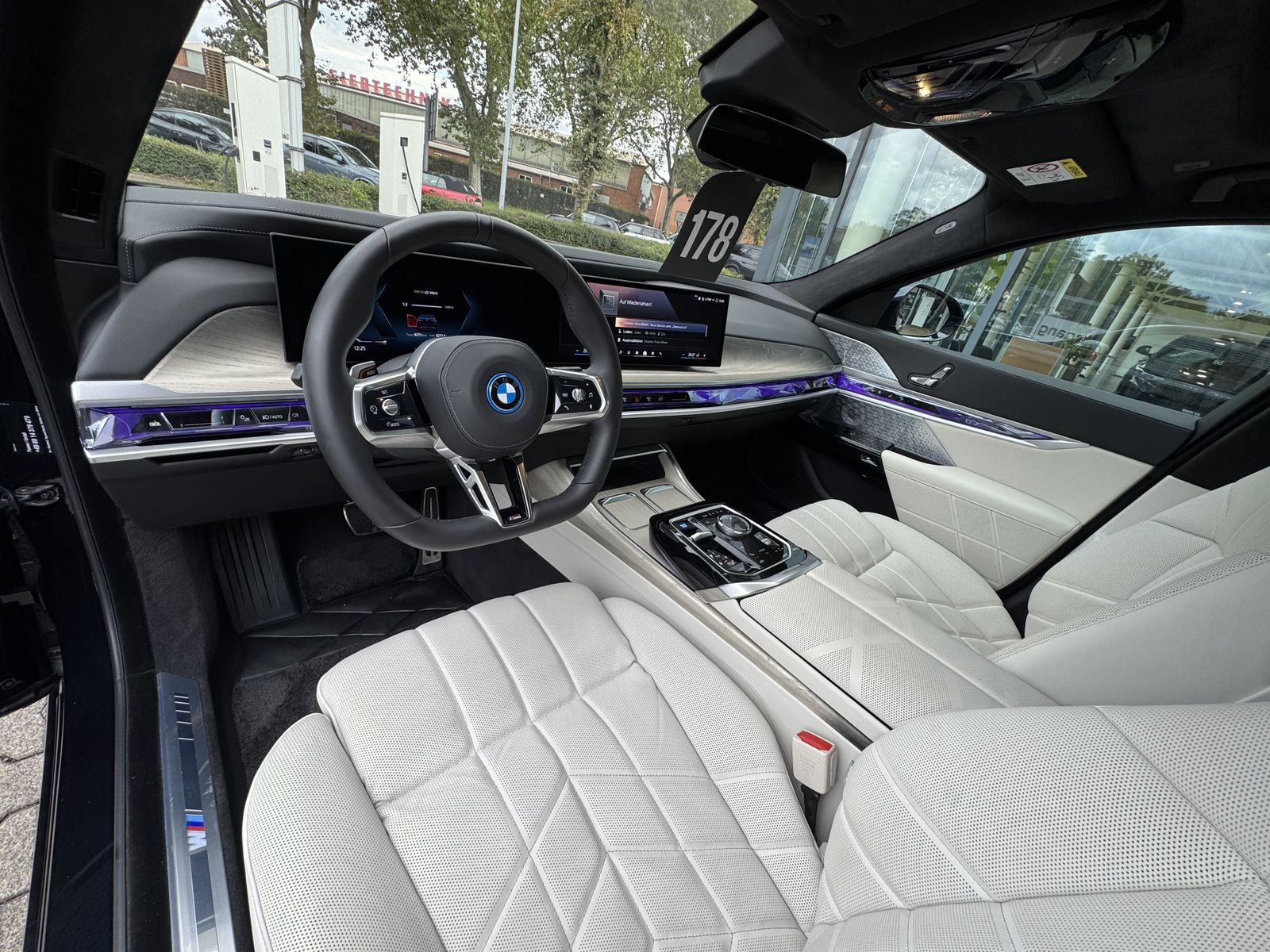 BMW i7 xDrive60 M Sport B&W AHK TV Massage Pano-Sky foto 4