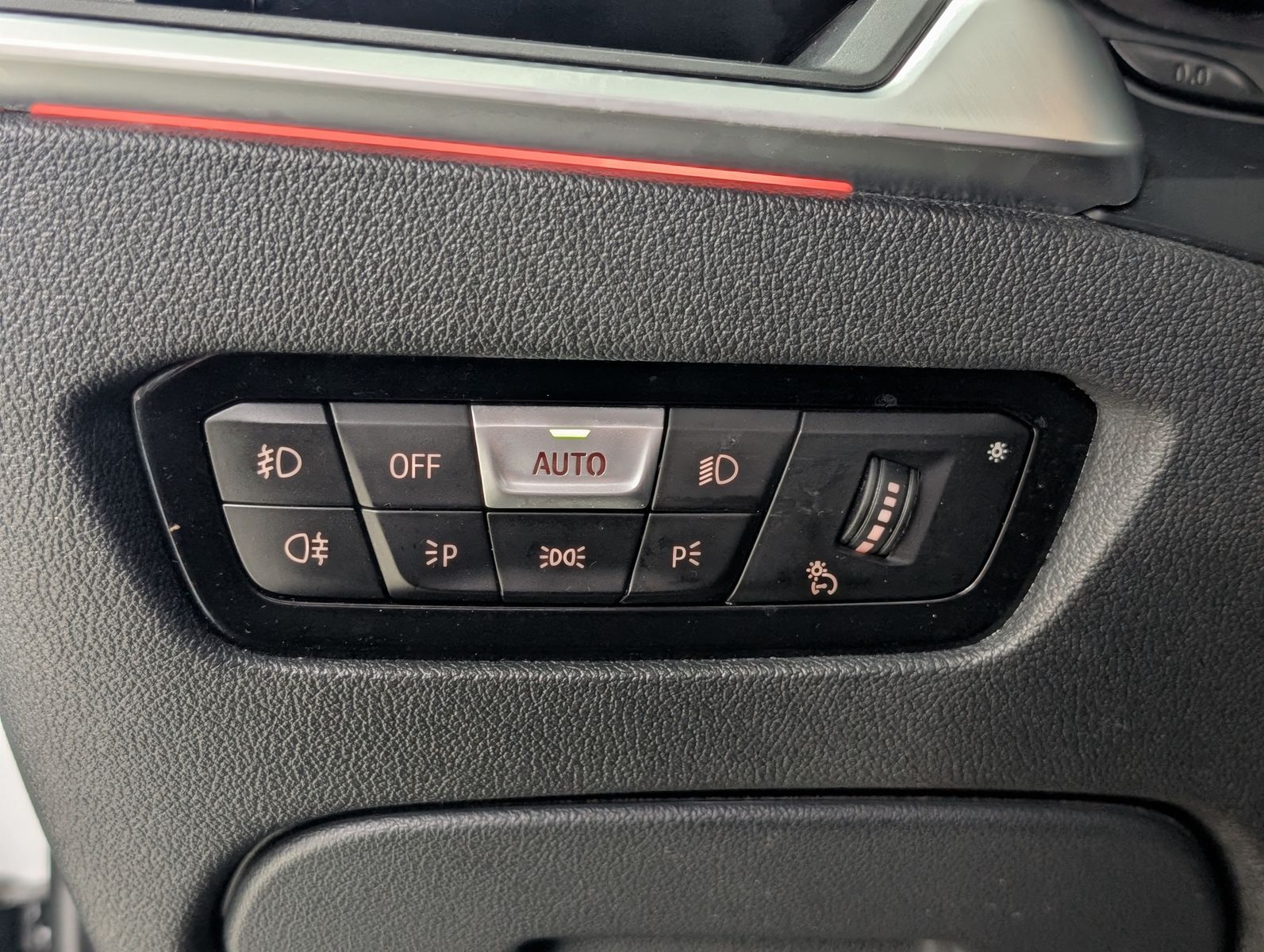 Fahrzeugabbildung BMW 320 d Sport Line LED TEMP SHZ PDC NAVI APP