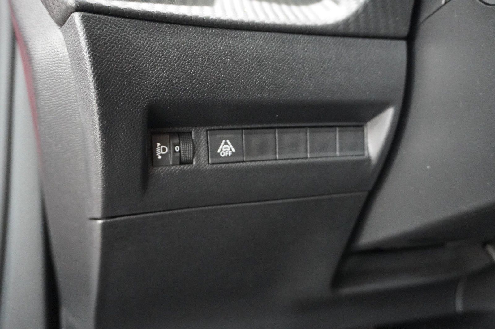 Fahrzeugabbildung Peugeot 2008 1.2T ALLURE AT NAVI/LED/KAMERA/SHZ/VIRT.