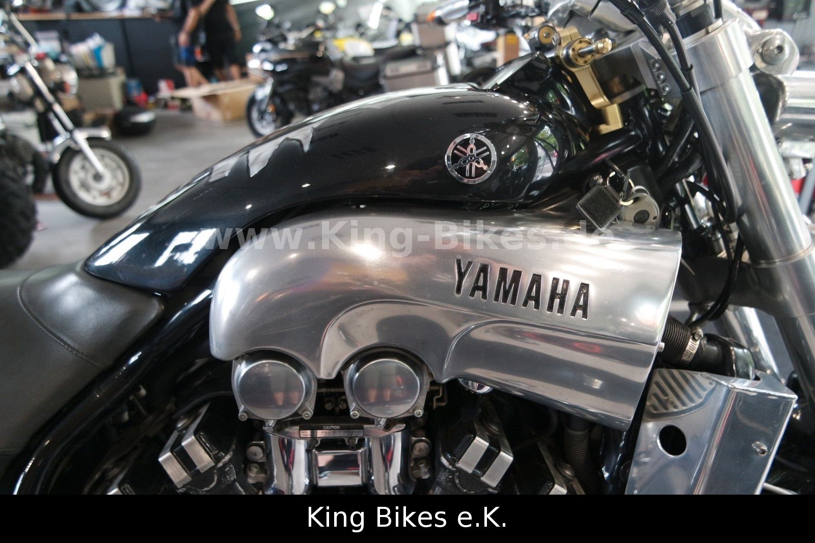 Fahrzeugabbildung Yamaha Vmax 1200 - Billet - White Power - Supertrapp