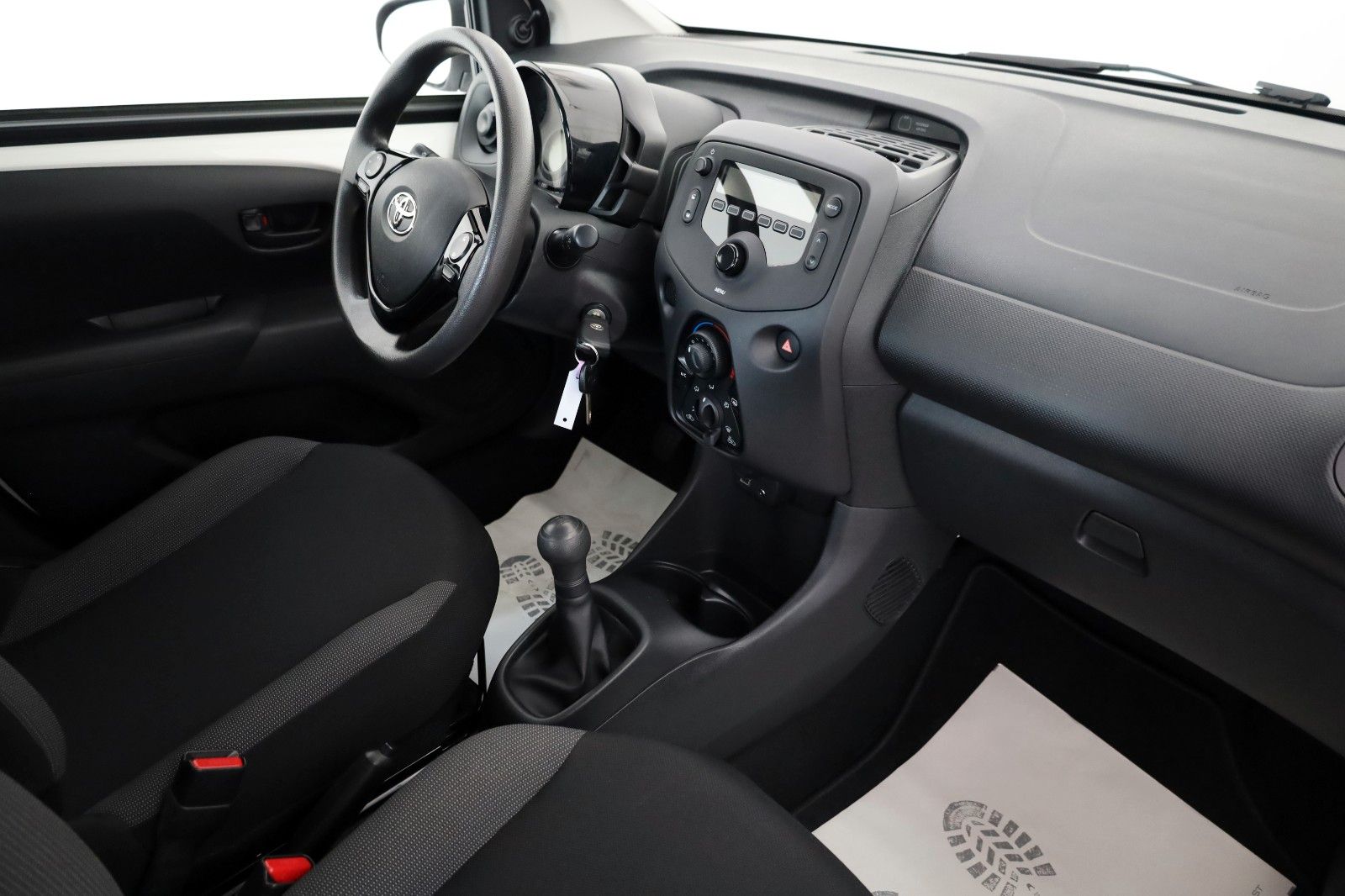 Fahrzeugabbildung Toyota Aygo AYGO x Modellpflege,Klima, 8 fach bereift!
