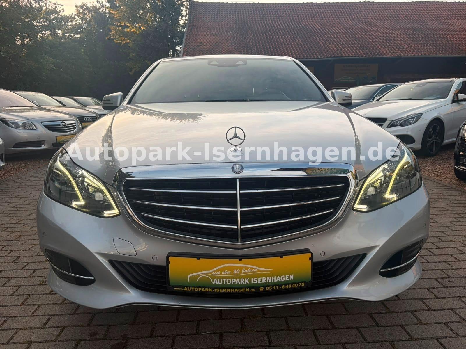 Mercedes-Benz E 300 Elegance*FL*Pano*Leder*4xSZH*Keyless*Xenon