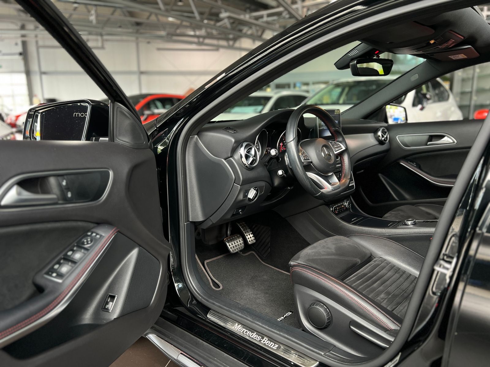 Fahrzeugabbildung Mercedes-Benz GLA 250 AMG 4Matic LED PANO KLIMA
