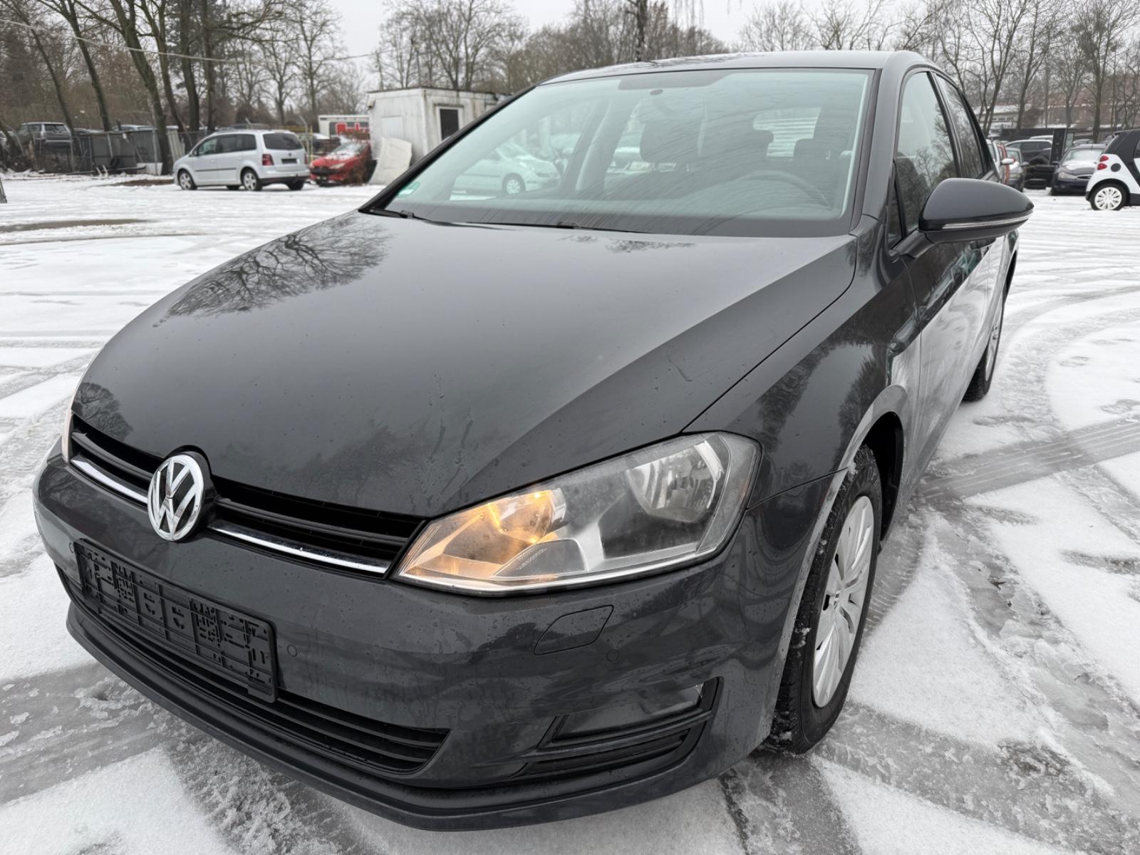 Volkswagen Golf VII Lim. Trendline BMT** SEHR GEPFLEGT**