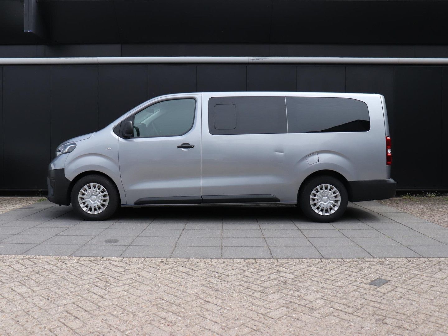 Toyota Proace Shuttle 1.5 D-4D Cool Long | 9 PERS. | CR imagem 2