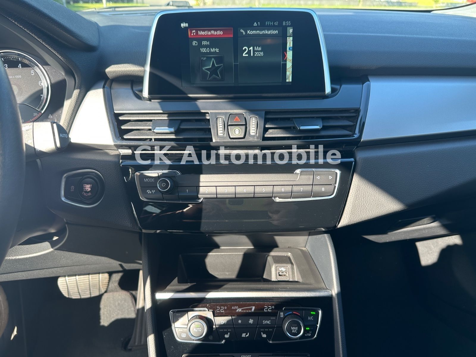 Fahrzeugabbildung BMW 218i Active Tourer Advantage Automatik/Navi/AHK