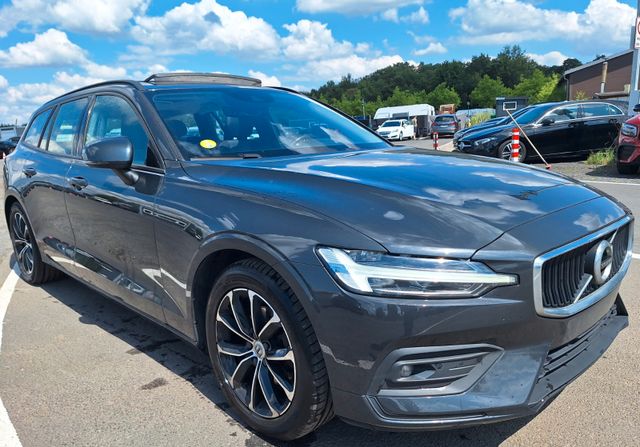 Volvo V60*D3 Momentum*Nav*LED*Pano*Teilleder*PDC*AHK