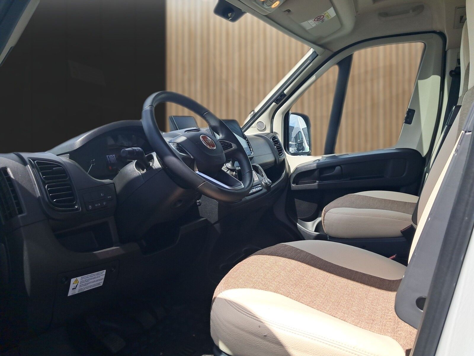 Fahrzeugabbildung Eura Mobil Van 635 EB Navi, Markise, Fahrradträger, AHK