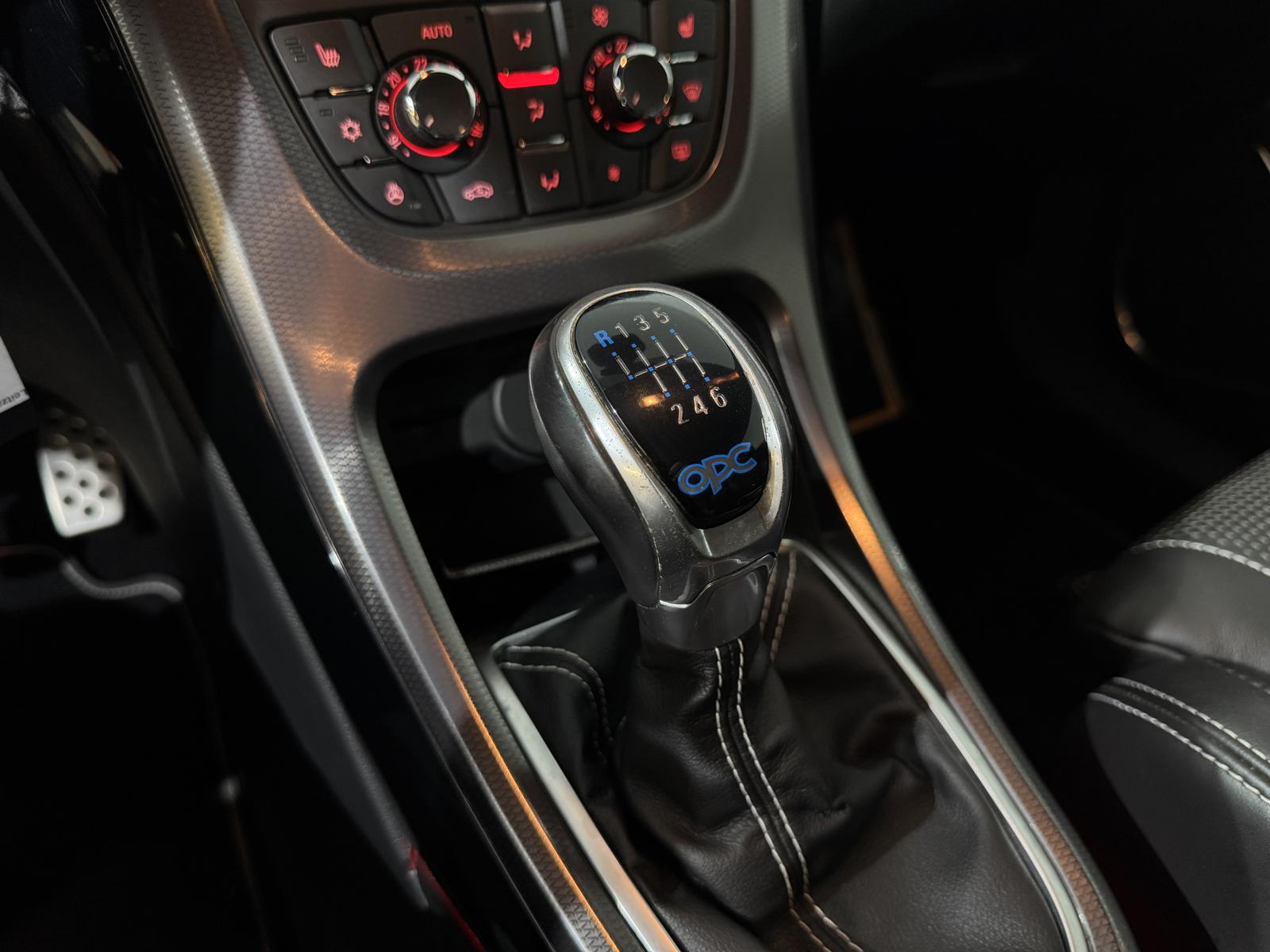 Opel Astra OPC *Schale*Navi*Sitzhzg*Bi-Xenon*