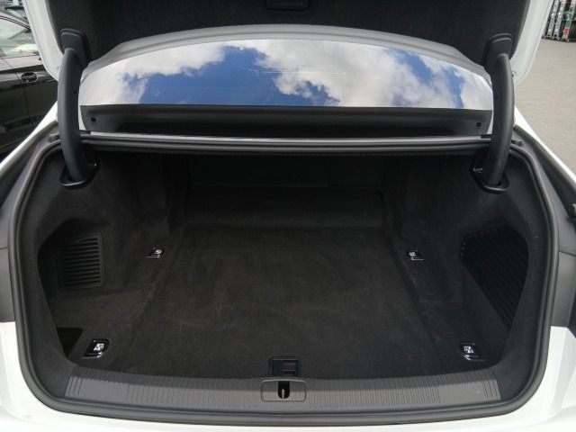 Audi A8 - Bild 27